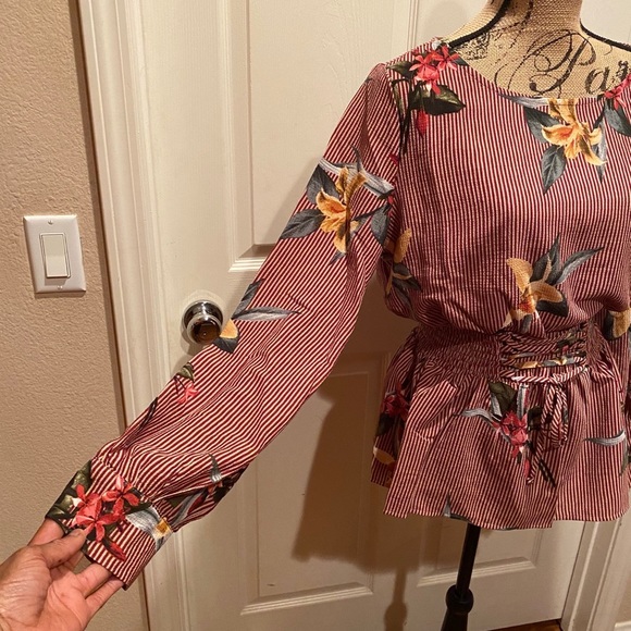 Red striped floral print corset blouse. - Picture 5 of 9